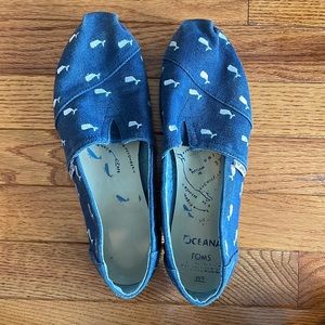 VGU Tom’s save the ocean and whales slip on shoes